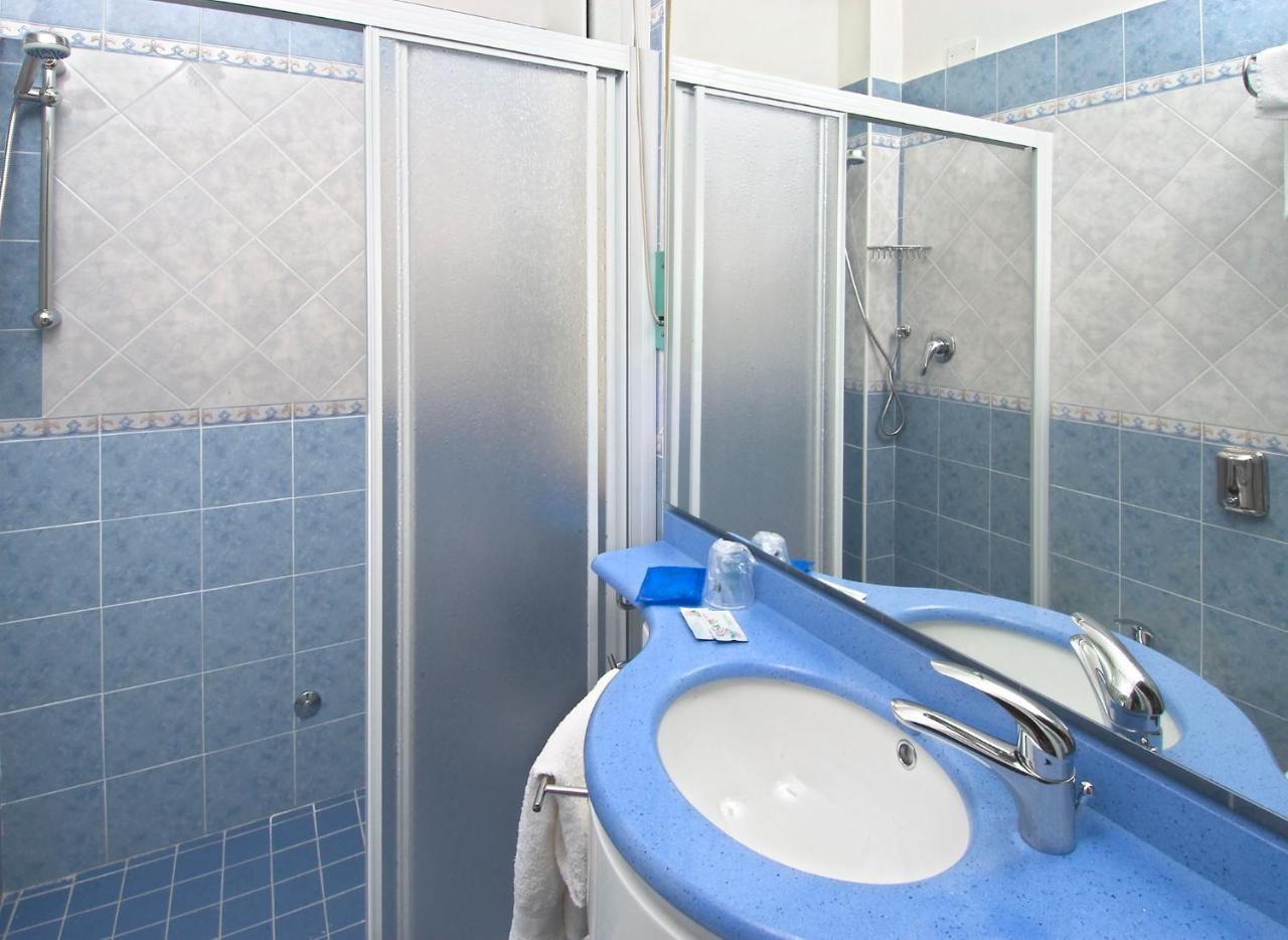 Hotel Villa Lieta Rimini Bagian luar foto
