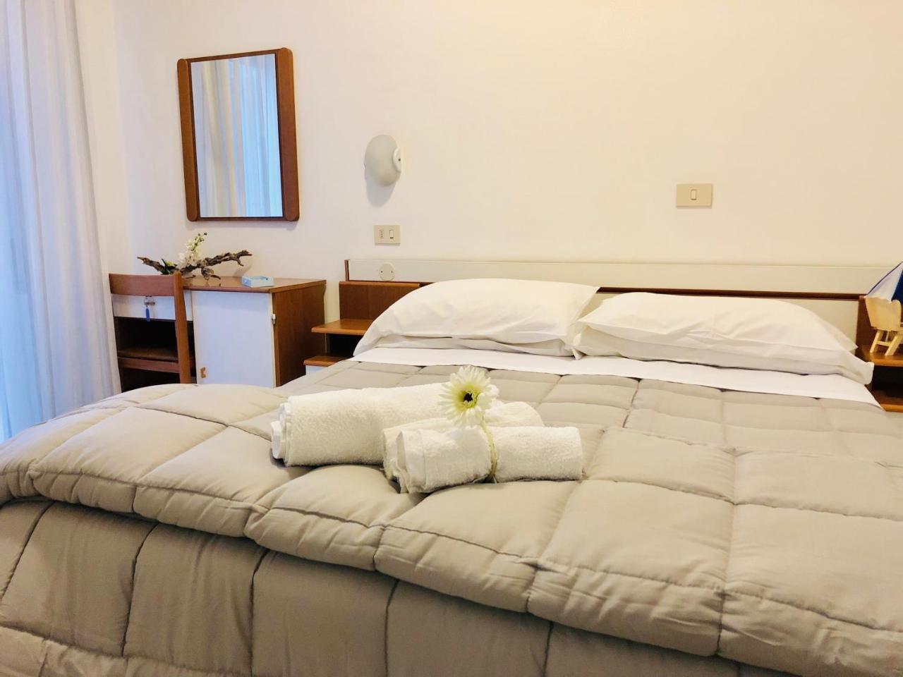 Hotel Villa Lieta Rimini Bagian luar foto